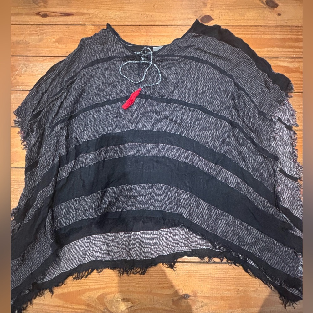 (657) +VINCE CAMUTO PONCHO